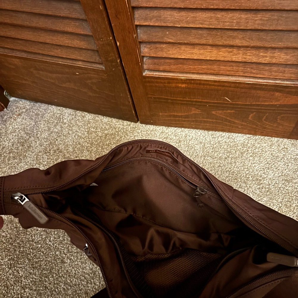 lululemon slouchy sling bag - Picture 4 of 4